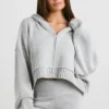 TRUE Kurzer Hoodie mit Reißverschluss aus grobem Strick in Grau meliert