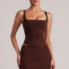 Tula Mid-Rise Bodycon Ultra Minirock mit Schlitz in Schokoladenbraun Tula Mid-Rise Bodycon Ultra Minirock mit Schlitz in Schokoladenbraun