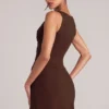 Tula Mid-Rise Bodycon Ultra Minirock mit Schlitz in Schokoladenbraun Tula Mid-Rise Bodycon Ultra Minirock mit Schlitz in Schokoladenbraun
