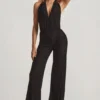 Tulay Devoré-Jumpsuit mit Neckholder und offenem Rücken in Schwarz Tulay Devoré-Jumpsuit mit Neckholder und offenem Rücken in Schwarz