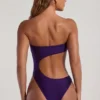 Tulum Bandeau-Badeanzug mit Cut-outs und Perlenverzierung in Deep Purple Tulum Bandeau-Badeanzug mit Cut-outs und Perlenverzierung in Deep Purple