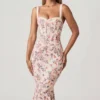 Valentina Layered Bra-Detail Fishtail Midaxi-Kleid mit Primrose-Blumenprint Valentina Layered Bra-Detail Fishtail Midaxi-Kleid mit Primrose-Blumenprint