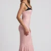 Valentina Midaxi-Kleid mit Lagen- und BH-Details in Rosa mit Polka-Dots Valentina Midaxi-Kleid mit Lagen- und BH-Details in Rosa mit Polka-Dots