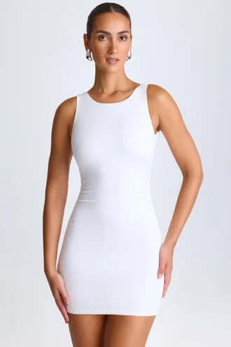 Valetta Minikleid mit drapiertem Rückenausschnitt in Weiß
