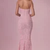 Valora Maxikleid mit Verzierungen und quadratischem Ausschnitt in Blush Pink Valora Maxikleid mit Verzierungen und quadratischem Ausschnitt in Blush Pink