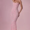 Valora Maxikleid mit Verzierungen und quadratischem Ausschnitt in Blush Pink Valora Maxikleid mit Verzierungen und quadratischem Ausschnitt in Blush Pink