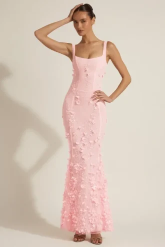 Vasanta – Korragekleid mit Applikationen und weichem U-Ausschnitt in Rosa
