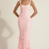 Vasanta – Korragekleid mit Applikationen und weichem U-Ausschnitt in Rosa Vasanta – Korragekleid mit Applikationen und weichem U-Ausschnitt in Rosa