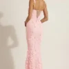 Vasanta – Korragekleid mit Applikationen und weichem U-Ausschnitt in Rosa Vasanta – Korragekleid mit Applikationen und weichem U-Ausschnitt in Rosa