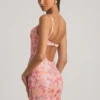 Velena verziertes, figurbetontes Minikleid in Rosa Velena verziertes, figurbetontes Minikleid in Rosa