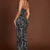 Velia-Kleid mit Peekaboo-Ausschnitt und Cowl-Kragen in Silber-Schlangenmuster Velia-Kleid mit Peekaboo-Ausschnitt und Cowl-Kragen in Silber-Schlangenmuster