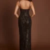 Velia – Verziertes Peekaboo-Kleid mit Wasserfallausschnitt in braunem Schlangenmuster Velia – Verziertes Peekaboo-Kleid mit Wasserfallausschnitt in braunem Schlangenmuster