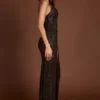 Velia – Verziertes Peekaboo-Kleid mit Wasserfallausschnitt in braunem Schlangenmuster Velia – Verziertes Peekaboo-Kleid mit Wasserfallausschnitt in braunem Schlangenmuster