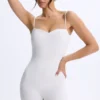 Vera Modal-Unitard mit Herzausschnitt und tiefem Rückenausschnitt in Weiß Vera Modal-Unitard mit Herzausschnitt und tiefem Rückenausschnitt in Weiß