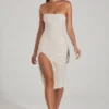 Verbier Midi-Kleid mit Bandeau-Ausschnitt und Wasserfallkragen in Elfenbein Verbier Midi-Kleid mit Bandeau-Ausschnitt und Wasserfallkragen in Elfenbein