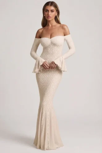 Verena Off-Shoulder-Maxikleid aus Rüschen-Spitze in Elfenbein