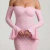 Verena Off-Shoulder-Maxikleid mit Rüschen und Spitze in zartem Rosa Verena Off-Shoulder-Maxikleid mit Rüschen und Spitze in zartem Rosa