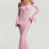 Verena Off-Shoulder-Maxikleid mit Rüschen und Spitze in zartem Rosa Verena Off-Shoulder-Maxikleid mit Rüschen und Spitze in zartem Rosa