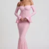 Verena Off-Shoulder-Maxikleid mit Rüschen und Spitze in zartem Rosa Verena Off-Shoulder-Maxikleid mit Rüschen und Spitze in zartem Rosa