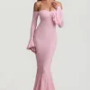 Verena Off-Shoulder-Maxikleid mit Rüschen und Spitze in zartem Rosa Verena Off-Shoulder-Maxikleid mit Rüschen und Spitze in zartem Rosa