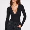Verity gerippter Modal-Bodys mit langen Ärmeln und tiefem Ausschnitt in Schwarz Verity gerippter Modal-Bodys mit langen Ärmeln und tiefem Ausschnitt in Schwarz