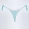 Vernazza Bikinihosen mit seitlichen Bändern aus Broderie Anglaise in Puderblau Vernazza Bikinihosen mit seitlichen Bändern aus Broderie Anglaise in Puderblau
