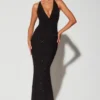 Verona – Verziertes Abendkleid mit tiefem Neckholder-Ausschnitt in Schwarz Verona – Verziertes Abendkleid mit tiefem Neckholder-Ausschnitt in Schwarz