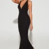 Verona – Verziertes Abendkleid mit tiefem Neckholder-Ausschnitt in Schwarz Verona – Verziertes Abendkleid mit tiefem Neckholder-Ausschnitt in Schwarz