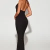 Verona – Verziertes Abendkleid mit tiefem Neckholder-Ausschnitt in Schwarz Verona – Verziertes Abendkleid mit tiefem Neckholder-Ausschnitt in Schwarz