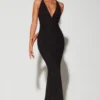 Verona – Verziertes Abendkleid mit tiefem Neckholder-Ausschnitt in Schwarz Verona – Verziertes Abendkleid mit tiefem Neckholder-Ausschnitt in Schwarz