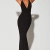 Verona – Verziertes Abendkleid mit tiefem Neckholder-Ausschnitt in Schwarz Verona – Verziertes Abendkleid mit tiefem Neckholder-Ausschnitt in Schwarz