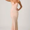 Vesna – Verziertes Fishtail-Kleid mit Herzausschnitt in Altrosa Vesna – Verziertes Fishtail-Kleid mit Herzausschnitt in Altrosa