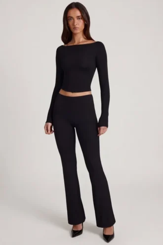 Vevina Modal-Hose mit mittlerer Leibhöhe und ausgestelltem Bein in Schwarz
