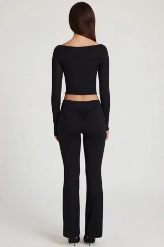 Vevina Modal-Hose mit mittlerer Leibhöhe und ausgestelltem Bein in Schwarz