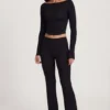 Vevina Modal-Hose mit mittlerer Leibhöhe und ausgestelltem Bein in Schwarz Vevina Modal-Hose mit mittlerer Leibhöhe und ausgestelltem Bein in Schwarz