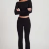 Vevina Modal-Hose mit mittlerer Leibhöhe und ausgestelltem Bein in Schwarz Vevina Modal-Hose mit mittlerer Leibhöhe und ausgestelltem Bein in Schwarz