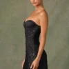 Viela verziertes Minikleid mit Herzausschnitt und A-Linie in Schwarz Viela verziertes Minikleid mit Herzausschnitt und A-Linie in Schwarz