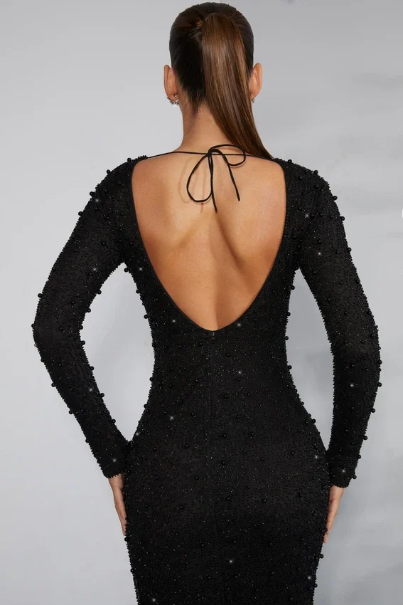 Vienna Langarm-Maxikleid mit Verzierungen und rückenfreiem Ausschnitt in Schwarz Vienna Langarm-Maxikleid mit Verzierungen und rückenfreiem Ausschnitt in Schwarz