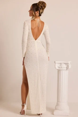 Vienna – Verziertes, rückenfreies Maxikleid mit langen Ärmeln in Weiß
