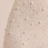 Vienna – Verziertes, rückenfreies Maxikleid mit langen Ärmeln in Weiß Vienna – Verziertes, rückenfreies Maxikleid mit langen Ärmeln in Weiß