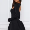 Viola Langarm-Minikleid mit ausgestellter Säume in Schwarz Viola Langarm-Minikleid mit ausgestellter Säume in Schwarz