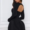 Viola Langarm-Minikleid mit ausgestellter Säume in Schwarz Viola Langarm-Minikleid mit ausgestellter Säume in Schwarz