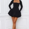 Viola Langarm-Minikleid mit ausgestellter Säume in Schwarz Viola Langarm-Minikleid mit ausgestellter Säume in Schwarz