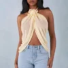 Virelle Neckholder-Oberteil mit offenem Vorderteil in Butter Yellow Virelle Neckholder-Oberteil mit offenem Vorderteil in Butter Yellow