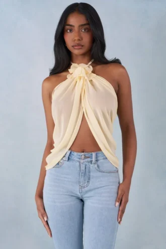 Virelle Neckholder-Oberteil mit offenem Vorderteil in Butter Yellow
