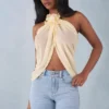 Virelle Neckholder-Oberteil mit offenem Vorderteil in Butter Yellow Virelle Neckholder-Oberteil mit offenem Vorderteil in Butter Yellow