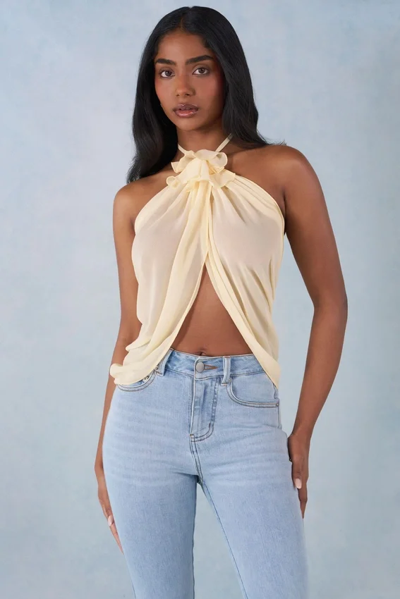 Virelle Neckholder-Oberteil mit offenem Vorderteil in Butter Yellow Virelle Neckholder-Oberteil mit offenem Vorderteil in Butter Yellow