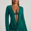 Vista – Transparentes Minikleid mit Cowl-Ausschnitt und Perlenverzierung in Jadegrün Vista – Transparentes Minikleid mit Cowl-Ausschnitt und Perlenverzierung in Jadegrün