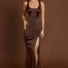 Vittoria Maxikleid mit Rundhalsausschnitt und Schnürung am Rücken in Schokoladenbraun Vittoria Maxikleid mit Rundhalsausschnitt und Schnürung am Rücken in Schokoladenbraun
