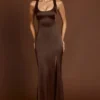 Vittoria Maxikleid mit Rundhalsausschnitt und Schnürung am Rücken in Schokoladenbraun Vittoria Maxikleid mit Rundhalsausschnitt und Schnürung am Rücken in Schokoladenbraun
